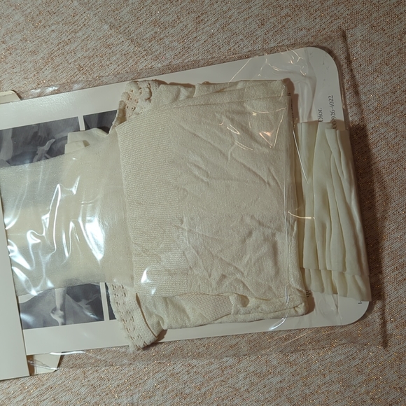Christian Dior sheer pantyhose - Picture 9 of 10
